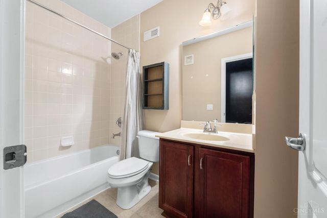 7556 Fox Chase Drive, West Chester, OH 45069