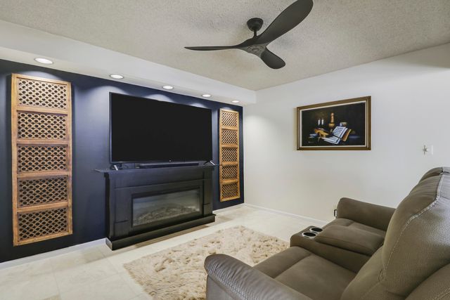 1155 Hillsboro Mile 403, Hillsboro Beach, FL 33062