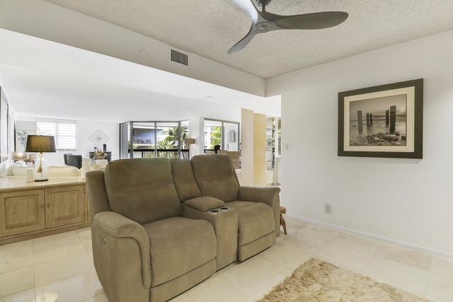 1155 Hillsboro Mile 403, Hillsboro Beach, FL 33062