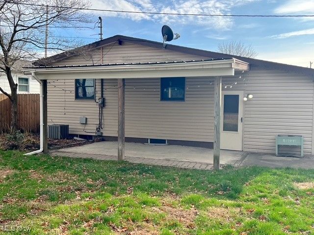 1041 Grant Avenue NW, New Philadelphia, OH 44663