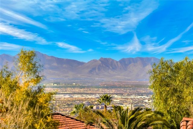 2404 Ozark Plateau Drive, Henderson, NV 89044