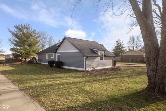 11126 N Eagles Nest Court, Fairland, IN 46126