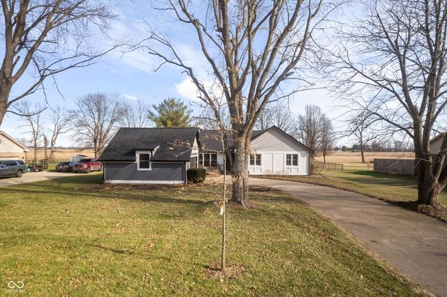 11126 N Eagles Nest Court, Fairland, IN 46126