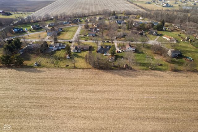 11126 N Eagles Nest Court, Fairland, IN 46126