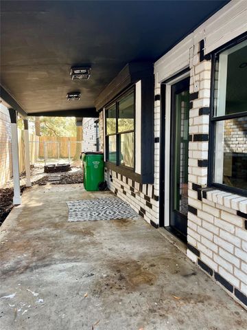 30 Crestbriar Court, Baytown, TX 77521