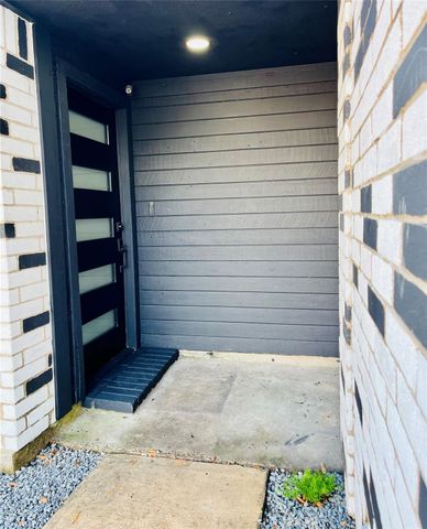 30 Crestbriar Court, Baytown, TX 77521