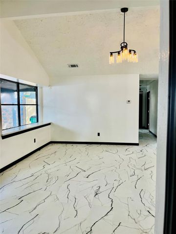 30 Crestbriar Court, Baytown, TX 77521