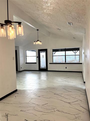 30 Crestbriar Court, Baytown, TX 77521