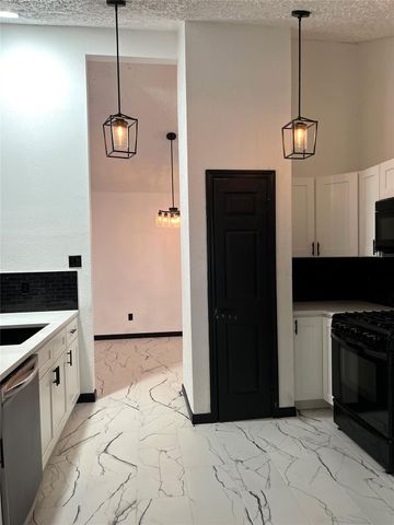 30 Crestbriar Court, Baytown, TX 77521