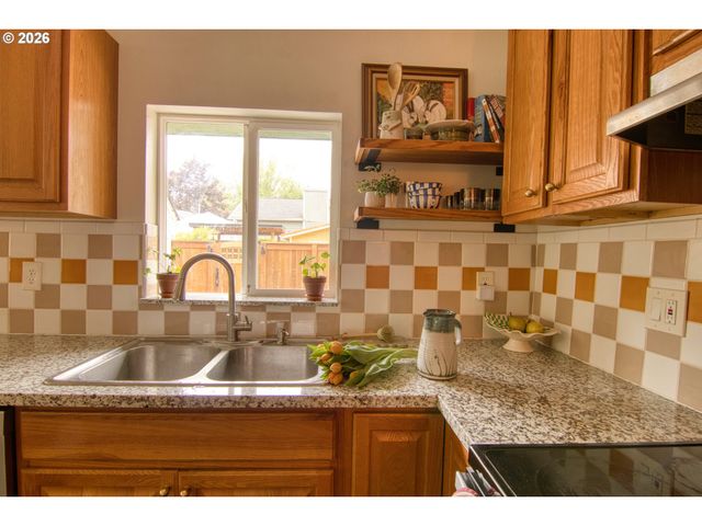 4351 Ne 88TH Ave, Portland, OR 97220