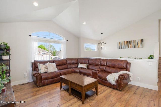 8299 N Raspberry LN, Hayden, ID 83835