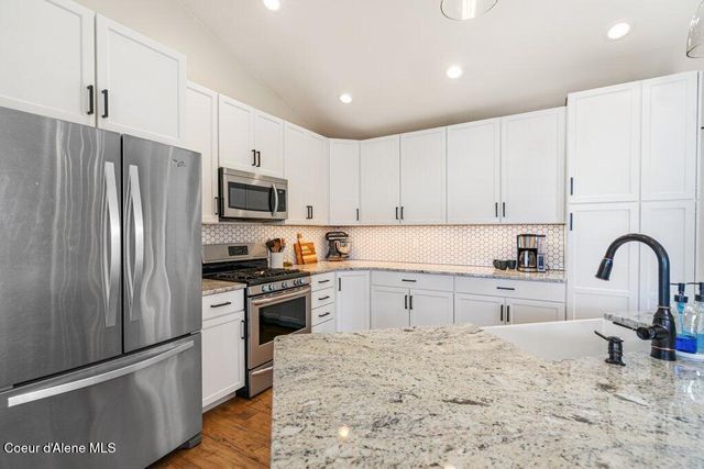 8299 N Raspberry LN, Hayden, ID 83835