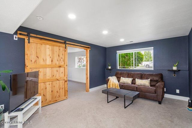 8299 N Raspberry LN, Hayden, ID 83835