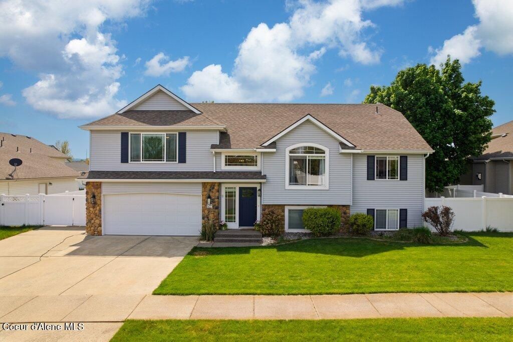 8299 N Raspberry LN, Hayden, ID 83835