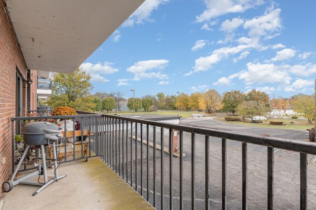 200 Sanders Ferry Rd Apt 2204, Hendersonville, TN 37075