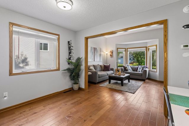 12904 Essex Way, Apple Valley, MN 55124