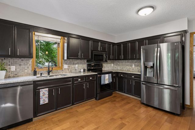 12904 Essex Way, Apple Valley, MN 55124