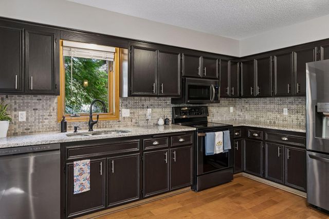 12904 Essex Way, Apple Valley, MN 55124