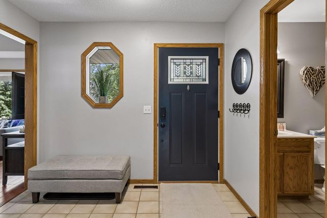 12904 Essex Way, Apple Valley, MN 55124