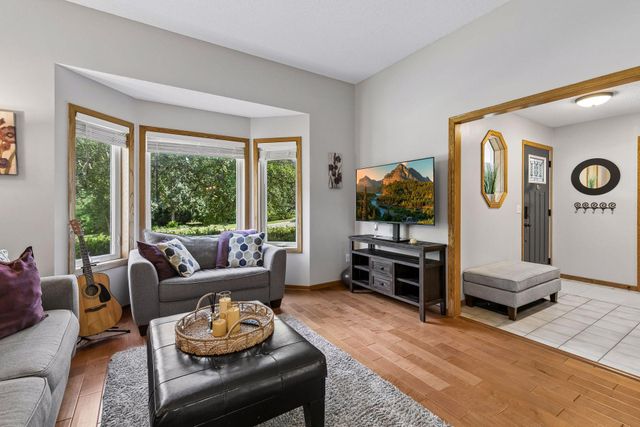 12904 Essex Way, Apple Valley, MN 55124