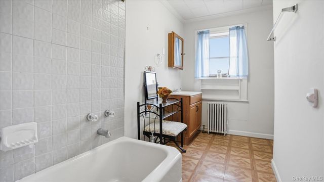 74 Lexington Avenue, Franklin Square, NY 11010