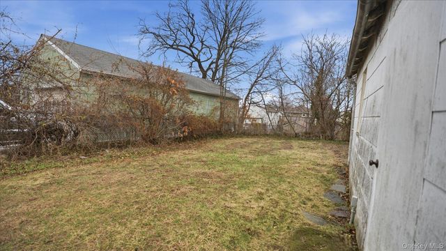 74 Lexington Avenue, Franklin Square, NY 11010