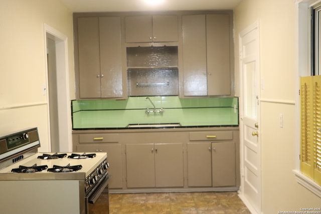 550 KASHMUIR PL, San Antonio, TX 78223