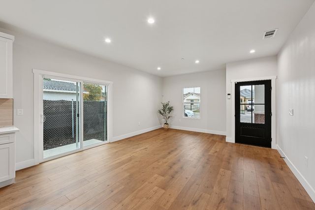 7912 35th Ave, Sacramento, CA 95824