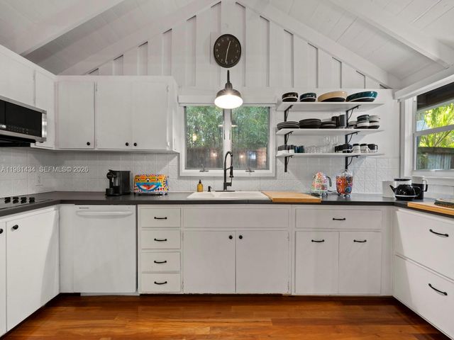 3558 Royal Palm Ave, Miami, FL 33133