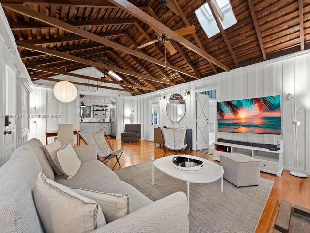 3558 Royal Palm Ave, Miami, FL 33133