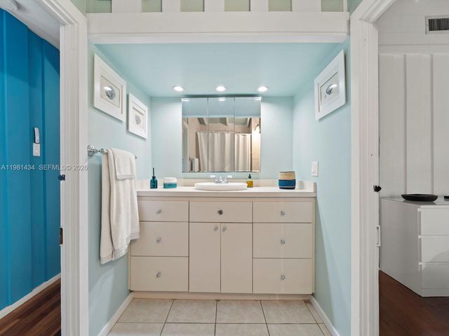 3558 Royal Palm Ave, Miami, FL 33133