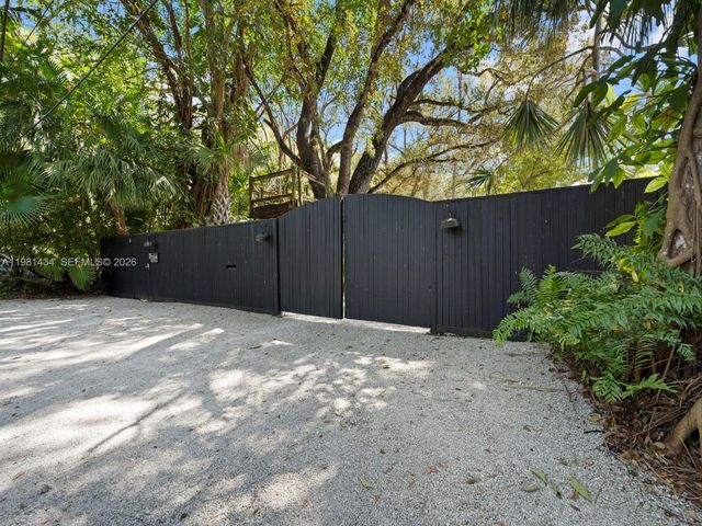 3558 Royal Palm Ave, Miami, FL 33133