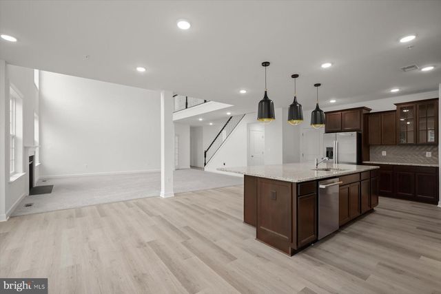 6801 FOUNTAIN PARK DR, Glenn Dale, MD 20769