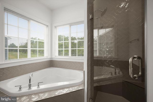 6801 FOUNTAIN PARK DR, Glenn Dale, MD 20769