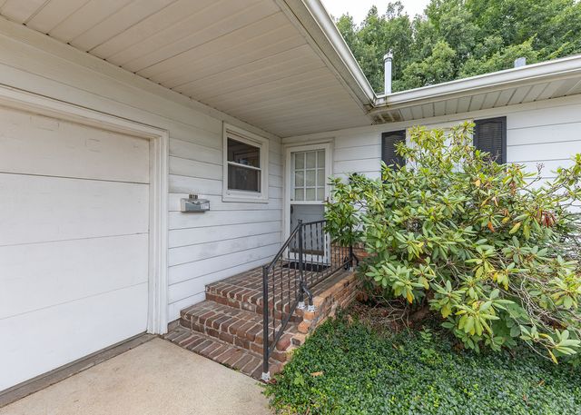 1901 47th Street Court, Moline, IL 61265