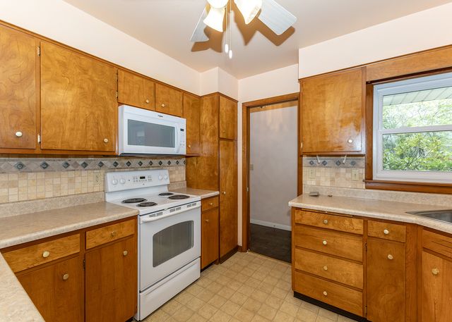 1901 47th Street Court, Moline, IL 61265