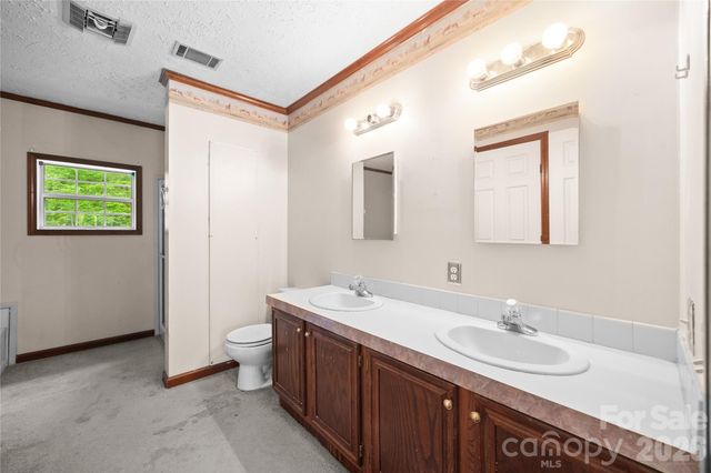 6582 Hoot Owls Hollow Road, Hickory, NC 28602