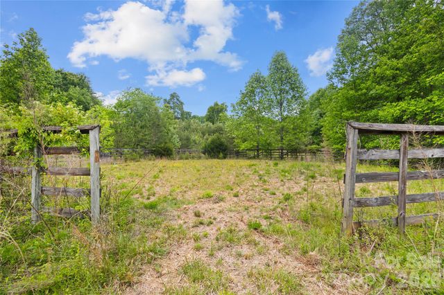 6582 Hoot Owls Hollow Road, Hickory, NC 28602