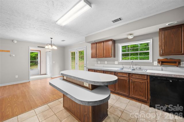 6582 Hoot Owls Hollow Road, Hickory, NC 28602