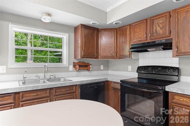 6582 Hoot Owls Hollow Road, Hickory, NC 28602