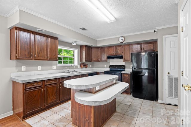 6582 Hoot Owls Hollow Road, Hickory, NC 28602