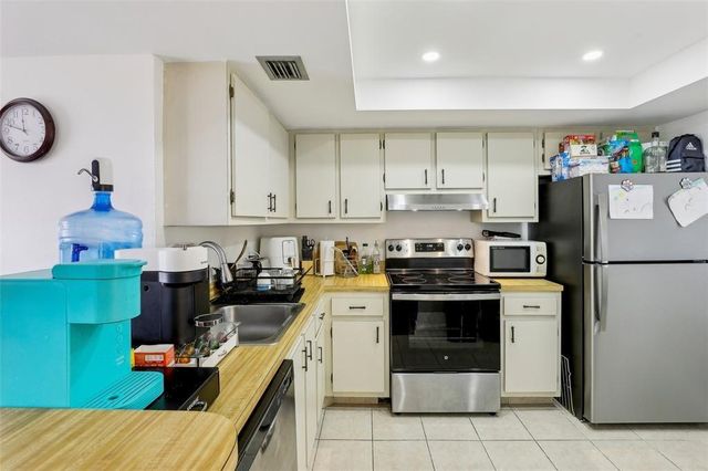 5570 NW 44th St 510A, Lauderhill, FL 33319