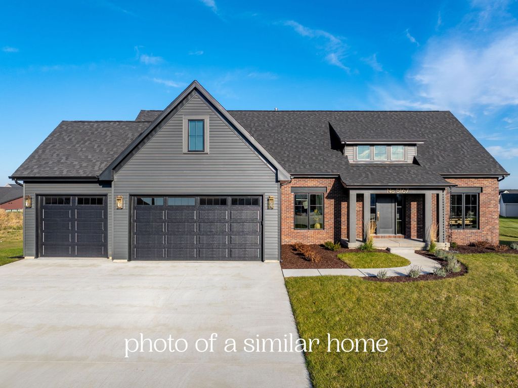 7105 Black Oak Drive, Bettendorf, IA 52722