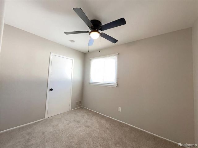 7912 Pine Street, Taylor, MI 48180