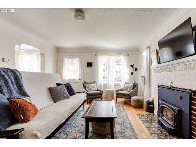 439 ALMADEN St, Eugene, OR 97402