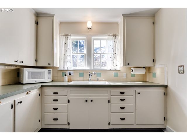 439 ALMADEN St, Eugene, OR 97402