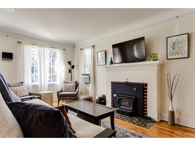 439 ALMADEN St, Eugene, OR 97402