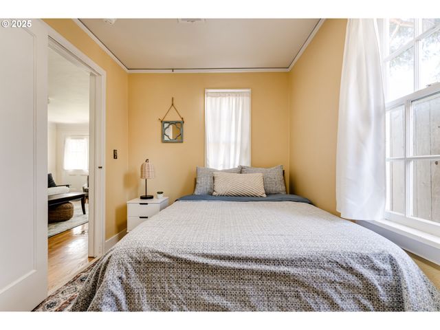 439 ALMADEN St, Eugene, OR 97402