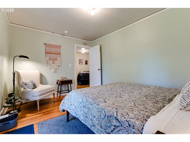 439 ALMADEN St, Eugene, OR 97402