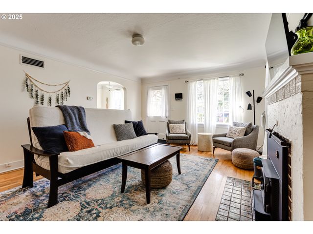 439 ALMADEN St, Eugene, OR 97402